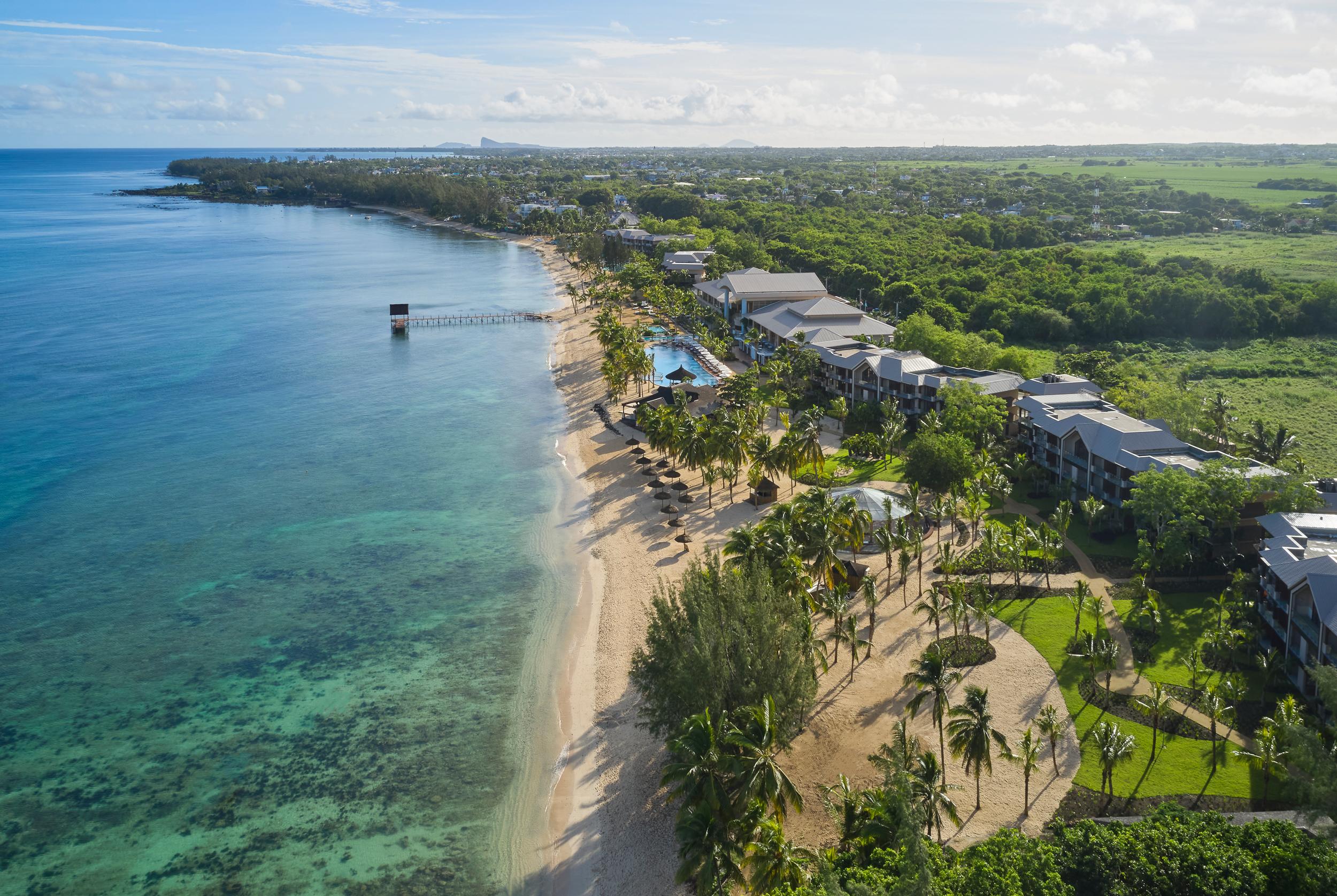 Le Meridien Ile Maurice Pointe aux Piments Εξωτερικό φωτογραφία Aerial view of the beach at Sandals South Coast