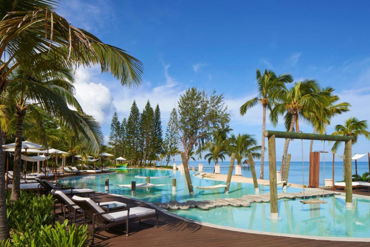 Le Meridien Ile Maurice Pointe aux Piments Εξωτερικό φωτογραφία The pool at the Sheraton Resort Fiji