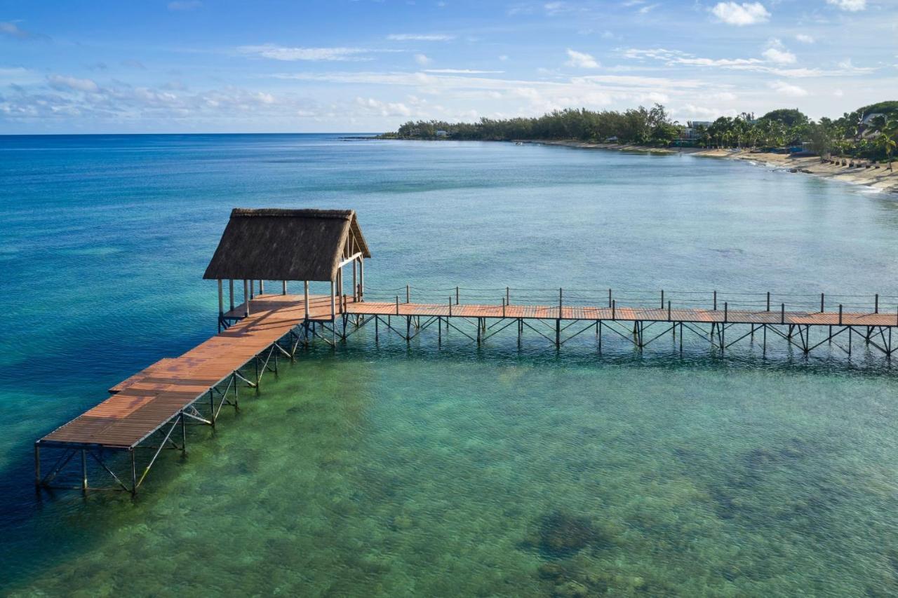 Le Meridien Ile Maurice Pointe aux Piments Εξωτερικό φωτογραφία The jetty at the resort