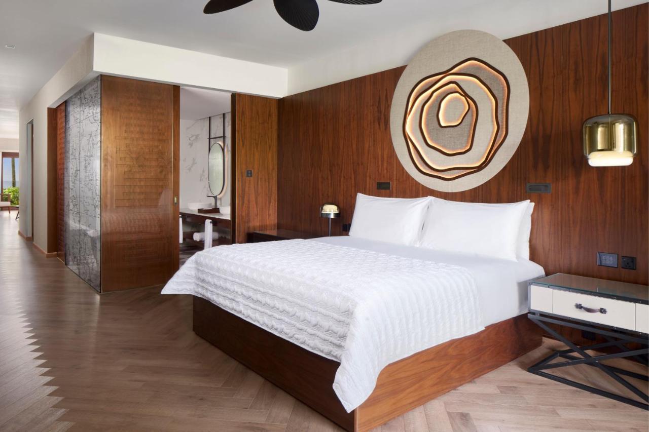 Le Meridien Ile Maurice Pointe aux Piments Εξωτερικό φωτογραφία A guest room at the hotel