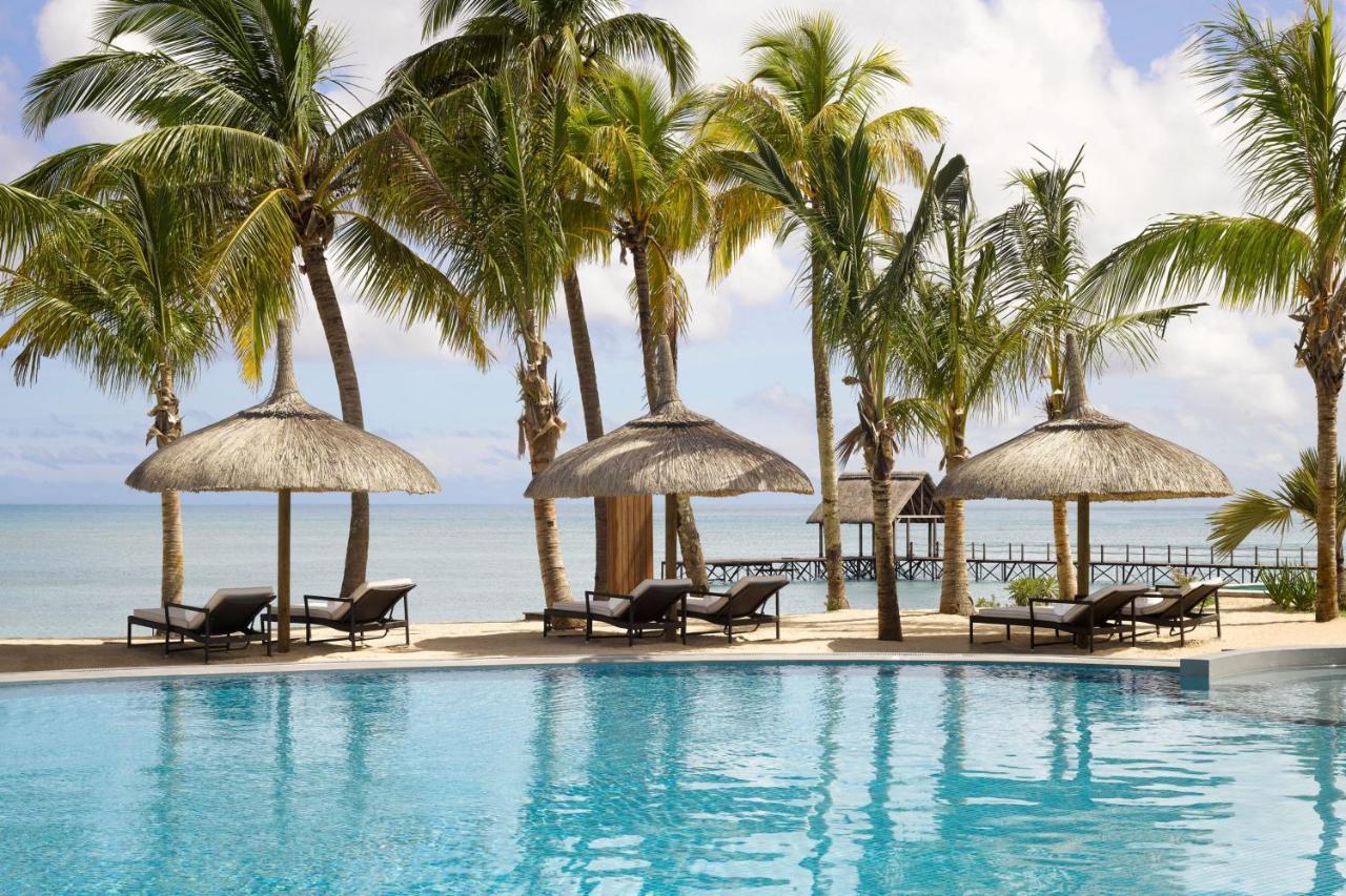 Le Meridien Ile Maurice Pointe aux Piments Εξωτερικό φωτογραφία The pool at the resort