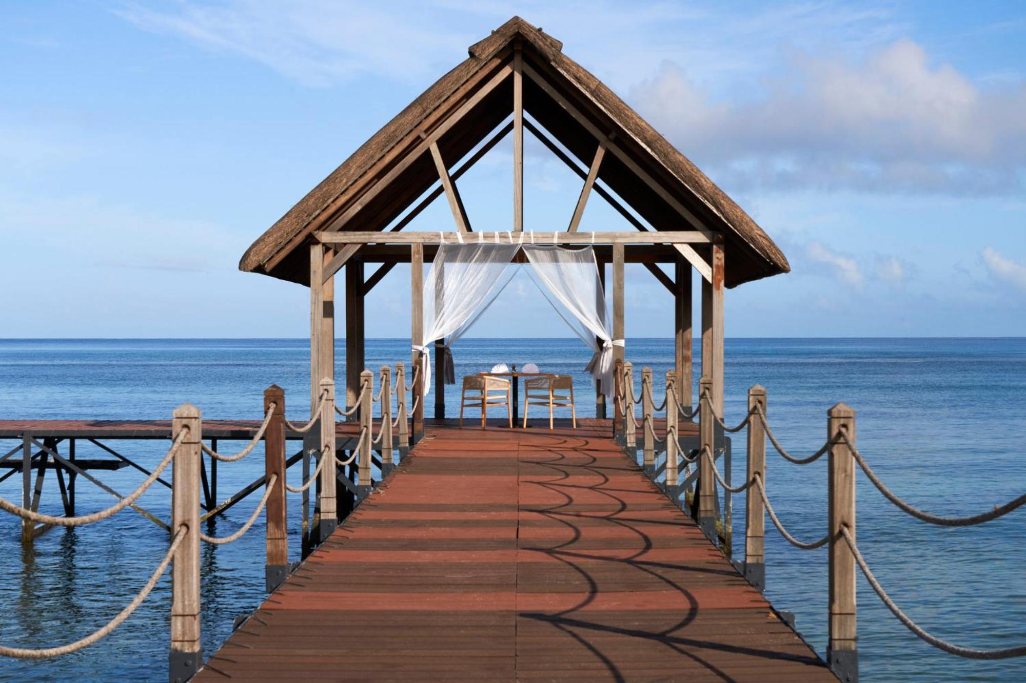 Le Meridien Ile Maurice Pointe aux Piments Εξωτερικό φωτογραφία A gazebo at the resort