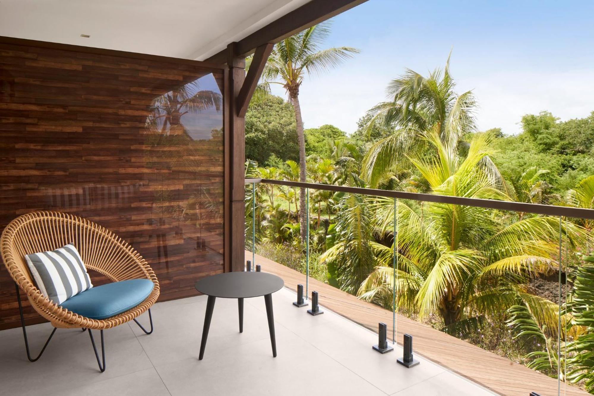 Le Meridien Ile Maurice Pointe aux Piments Εξωτερικό φωτογραφία A balcony at the resort