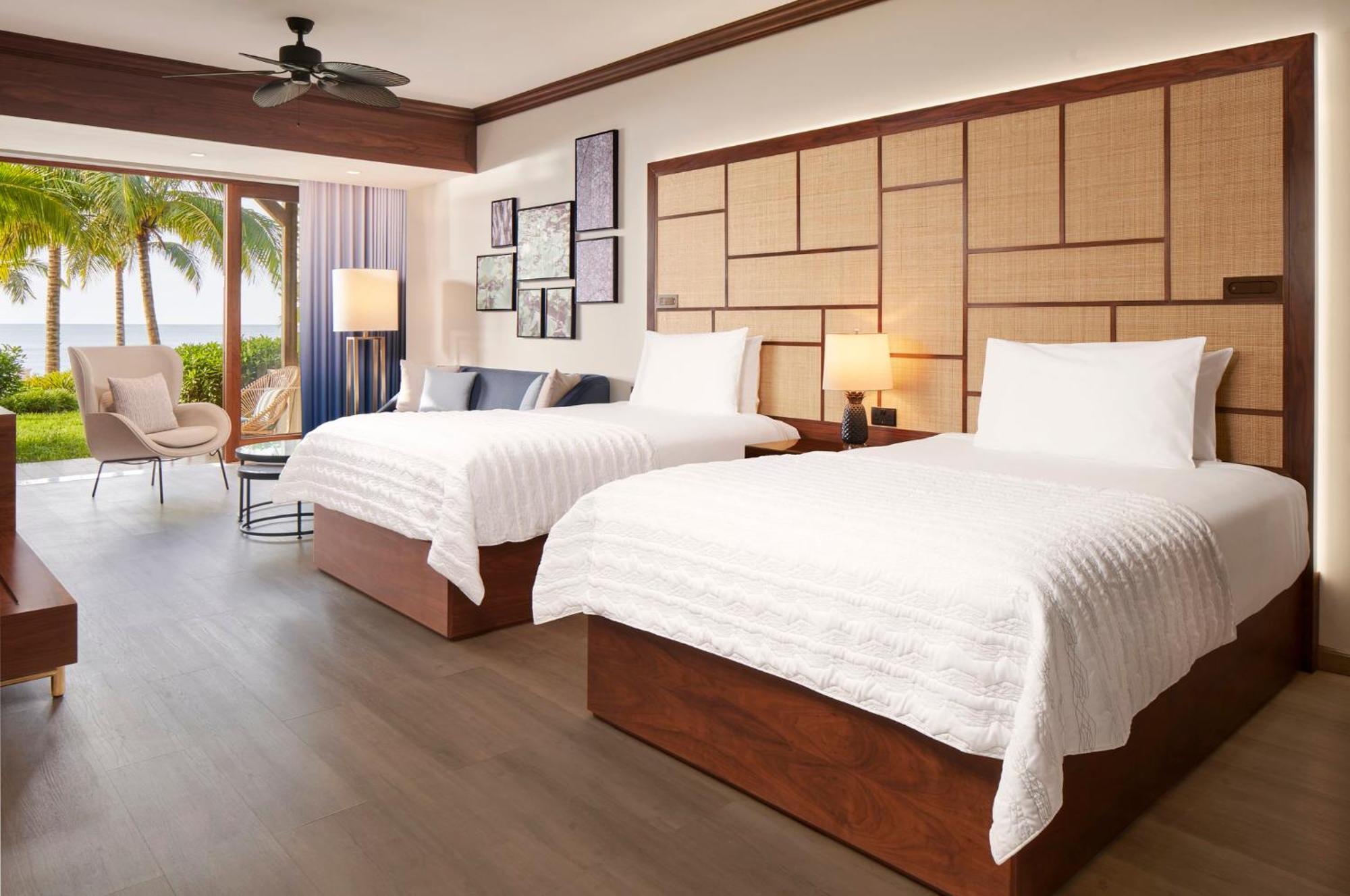 Le Meridien Ile Maurice Pointe aux Piments Εξωτερικό φωτογραφία A guest room at the Sheraton Waikiki